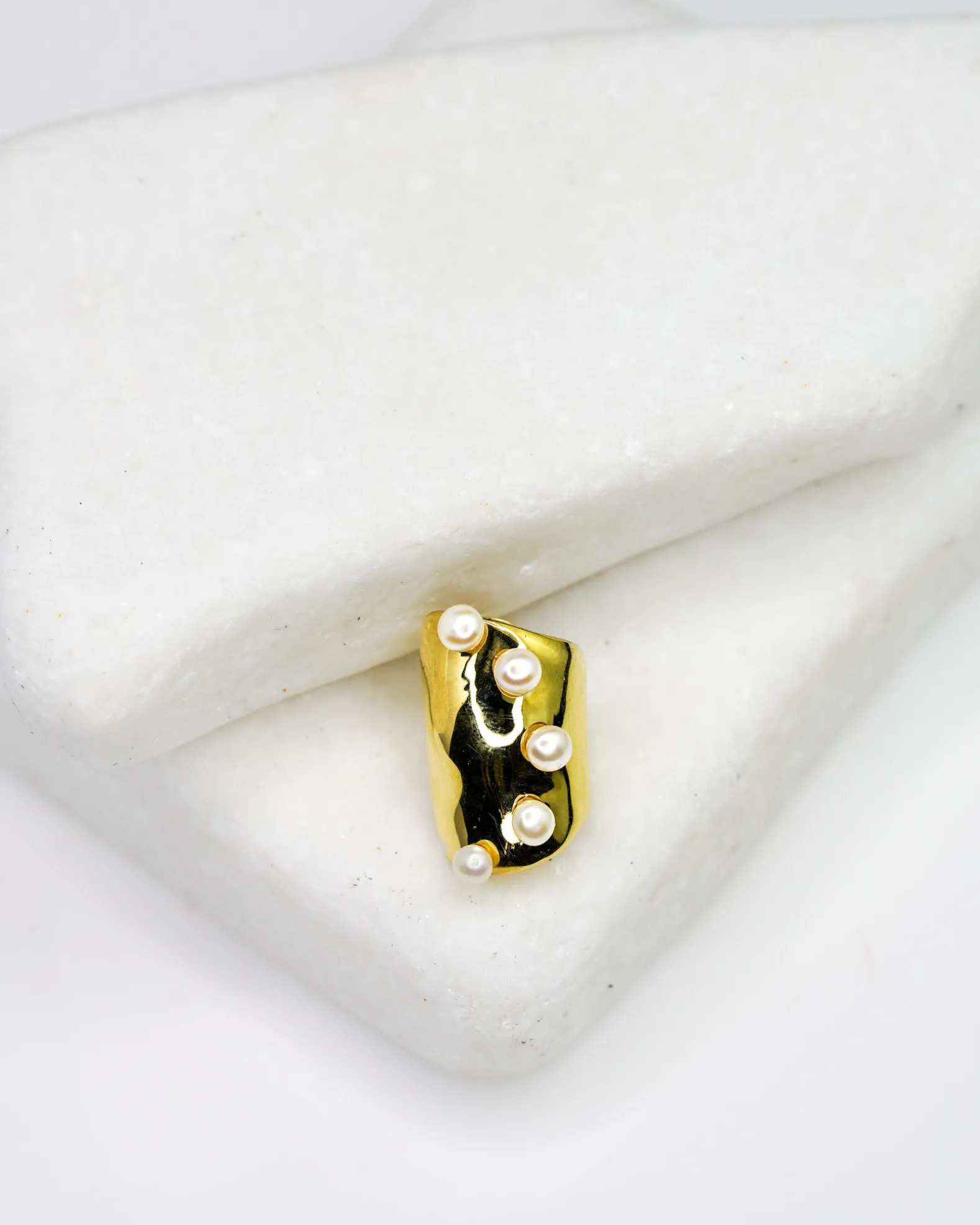 Faris Bubbleperla Ear Cuff