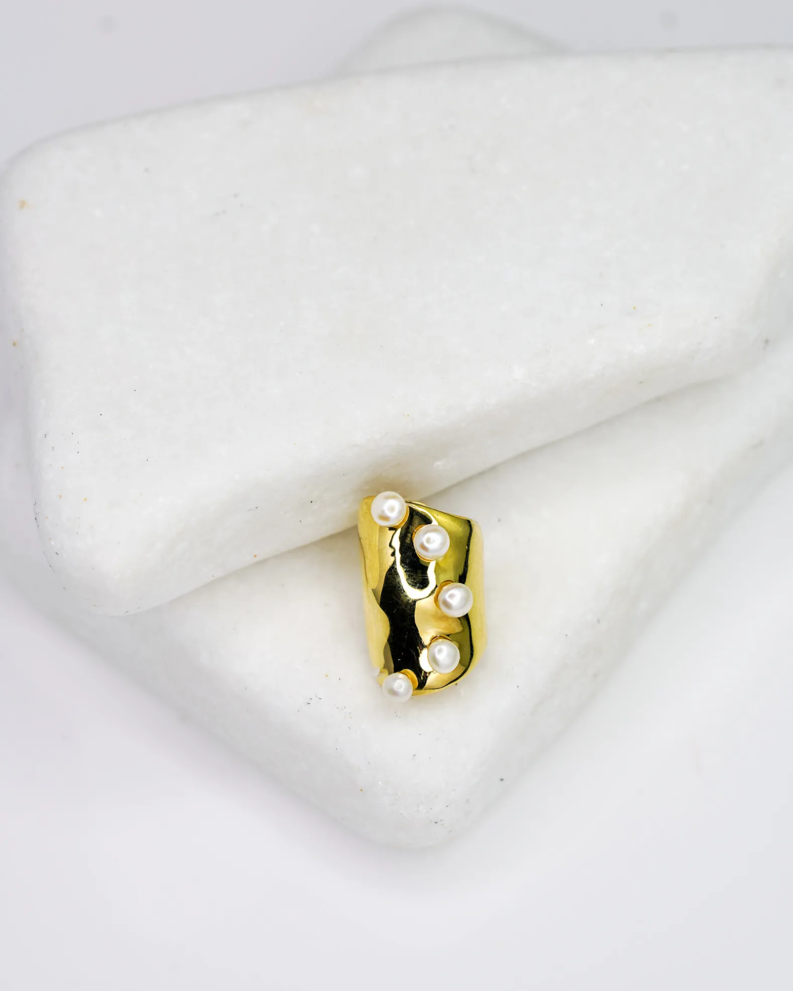 Faris Bubbleperla Ear Cuff
