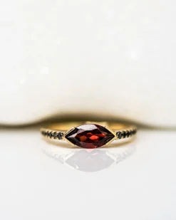 Lindsay Lewis Garnet Minna Ring