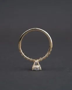 Rokosz Oval Diamond Ring